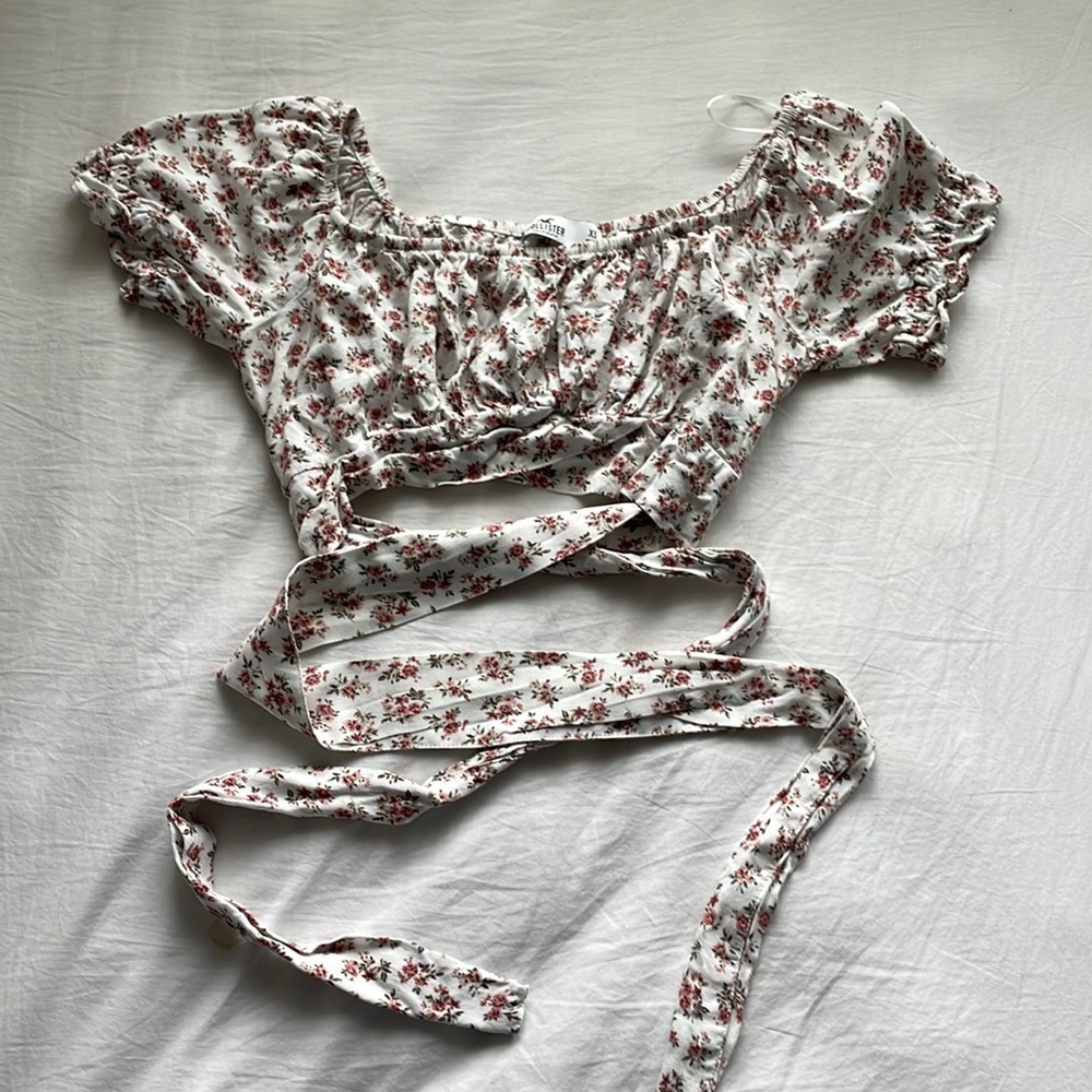 Hollister Crossover Tie Puff Sleeve Top